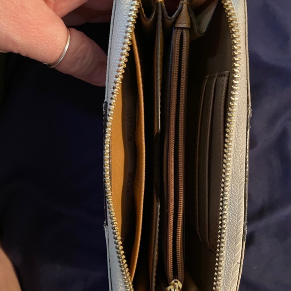 Wristlet - Picture 3 of 4